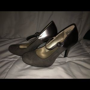 Worthington gray heels